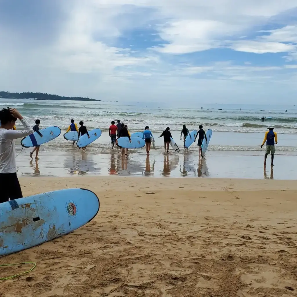 Surf and stay Weligama: Beginner Surf Lesson – Stand Up Guaranteed